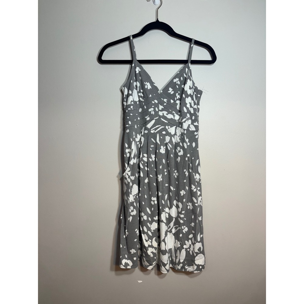 American Eagle Grey White Floral Smocked Back Sundress Small Pockets V-Neck
